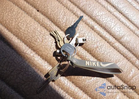 1988 Chevrolet Gmt-400 C2500 из США, поврежденный, VIN 1GCFC24H4JZ186099